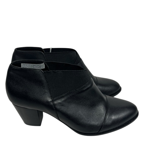 VIONIC 326 Point Black Almond Toe Smooth Leather Pull-on Bootie Size 9.5 - Picture 1 of 9